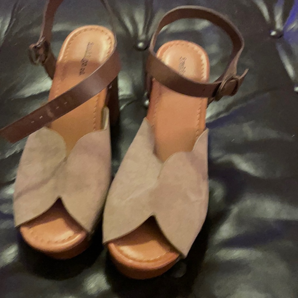 Indigo Rd tan & brown sandals 8.5
